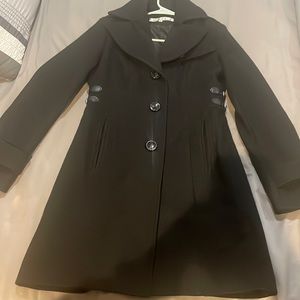 Ladies buttoned coat, Black, size 6,